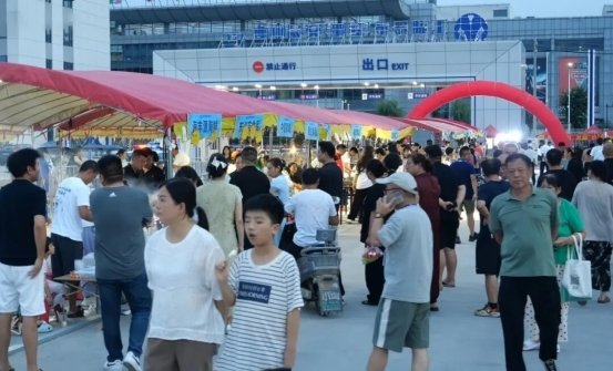 玉湖冷链把冷库开成夜市，襄阳人晚上有了新去处